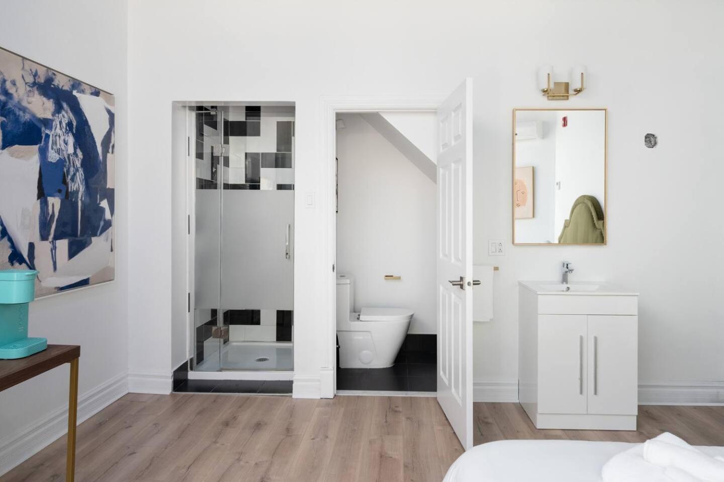 Penfield Suites - Montreal — Photos 1